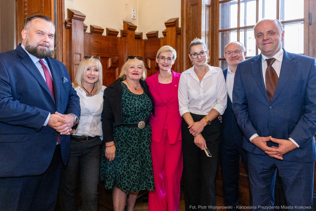 Anna Dymna, honorowa obywatelka Krakowa, gratulacje, Boniecki, Jaśkowiec, Klaman, Baran, Jazgar  Autor: P. Wojnarowski