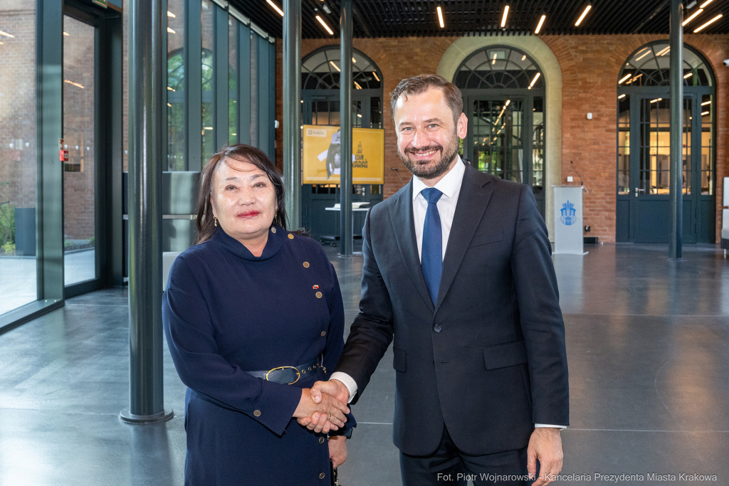 umk_0803.jpg-Miszalski Aleksander, prezydent, Kosek Jakub, korpus konsularny, MUFO, spotkanie  Autor: P. Wojnarowski