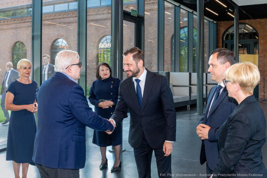 umk_0807.jpg-Miszalski Aleksander, prezydent, Kosek Jakub, korpus konsularny, MUFO, spotkanie