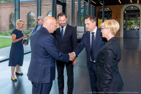 umk_0814.jpg-Miszalski Aleksander, prezydent, Kosek Jakub, korpus konsularny, MUFO, spotkanie