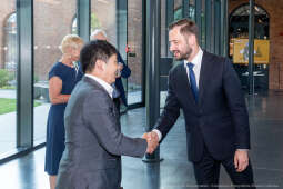 umk_0816.jpg-Miszalski Aleksander, prezydent, Kosek Jakub, korpus konsularny, MUFO, spotkanie