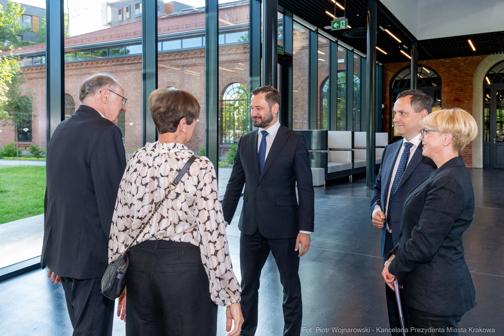 umk_0834.jpg-Miszalski Aleksander, prezydent, Kosek Jakub, korpus konsularny, MUFO, spotkanie  Autor: P. Wojnarowski