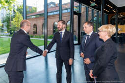 umk_0844.jpg-Miszalski Aleksander, prezydent, Kosek Jakub, korpus konsularny, MUFO, spotkanie