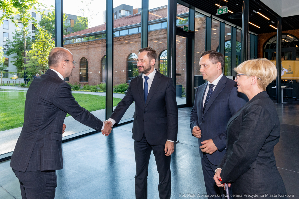 umk_0844.jpg-Miszalski Aleksander, prezydent, Kosek Jakub, korpus konsularny, MUFO, spotkanie  Autor: P. Wojnarowski