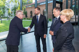 umk_0850.jpg-Miszalski Aleksander, prezydent, Kosek Jakub, korpus konsularny, MUFO, spotkanie