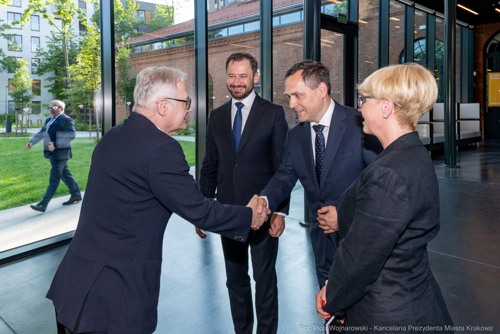 umk_0851.jpg-Miszalski Aleksander, prezydent, Kosek Jakub, korpus konsularny, MUFO, spotkanie  Autor: P. Wojnarowski