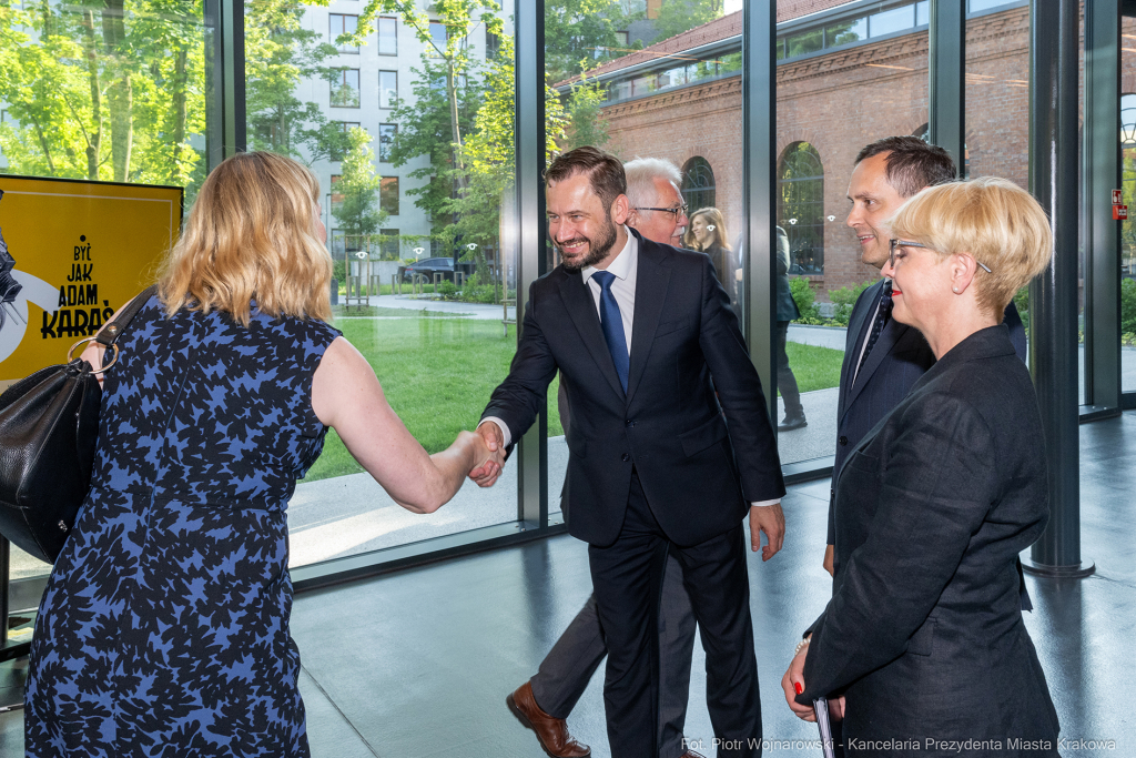 umk_0878.jpg-Miszalski Aleksander, prezydent, Kosek Jakub, korpus konsularny, MUFO, spotkanie  Autor: P. Wojnarowski