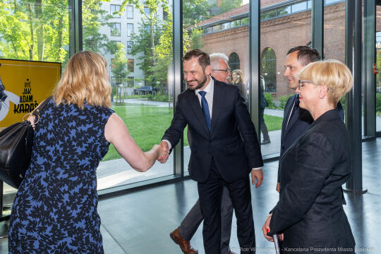 umk_0878.jpg-Miszalski Aleksander, prezydent, Kosek Jakub, korpus konsularny, MUFO, spotkanie