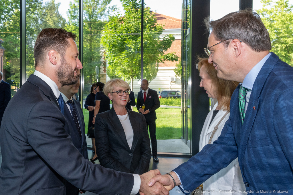 umk_0886.jpg-Miszalski Aleksander, prezydent, Kosek Jakub, korpus konsularny, MUFO, spotkanie  Autor: P. Wojnarowski