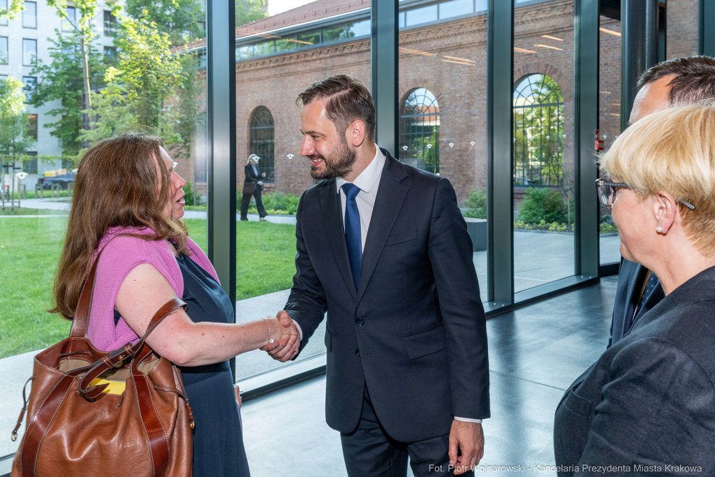 umk_0936.jpg-Miszalski Aleksander, prezydent, Kosek Jakub, korpus konsularny, MUFO, spotkanie  Autor: P. Wojnarowski