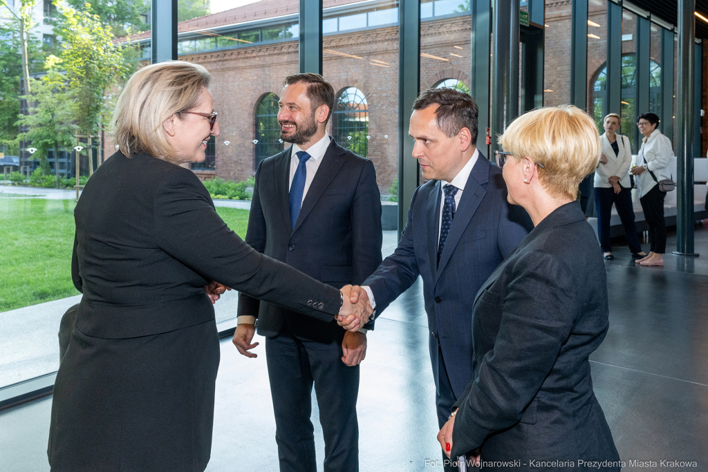 umk_0942.jpg-Miszalski Aleksander, prezydent, Kosek Jakub, korpus konsularny, MUFO, spotkanie  Autor: P. Wojnarowski