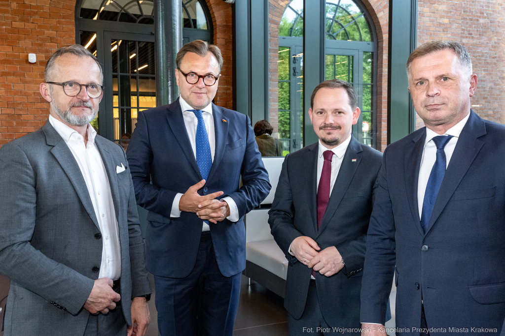 umk_0950.jpg-Miszalski Aleksander, prezydent, Kosek Jakub, korpus konsularny, MUFO, spotkanie  Autor: P. Wojnarowski