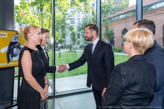 umk_0954.jpg-Miszalski Aleksander, prezydent, Kosek Jakub, korpus konsularny, MUFO, spotkanie