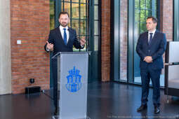 umk_0958.jpg-Miszalski Aleksander, prezydent, Kosek Jakub, korpus konsularny, MUFO, spotkanie