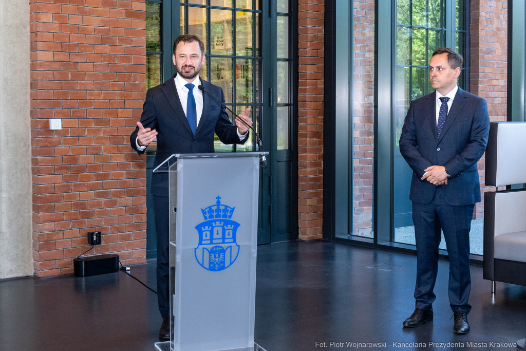 umk_0958.jpg-Miszalski Aleksander, prezydent, Kosek Jakub, korpus konsularny, MUFO, spotkanie  Autor: P. Wojnarowski