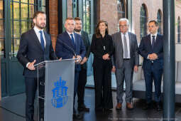 umk_0975.jpg-Miszalski Aleksander, prezydent, Kosek Jakub, korpus konsularny, MUFO, spotkanie