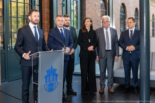 umk_0975.jpg-Miszalski Aleksander, prezydent, Kosek Jakub, korpus konsularny, MUFO, spotkanie