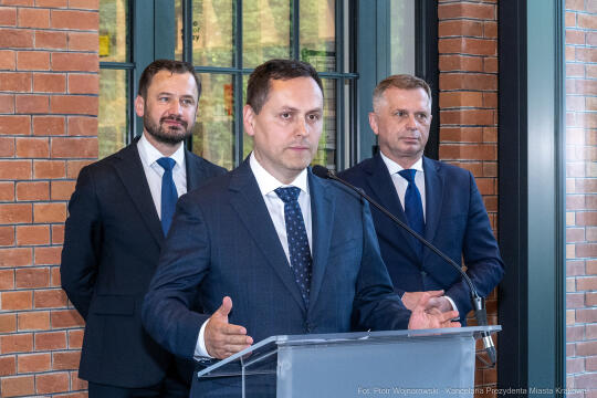 umk_0986.jpg-Miszalski Aleksander, prezydent, Kosek Jakub, korpus konsularny, MUFO, spotkanie