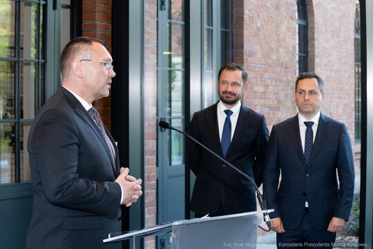 umk_0993.jpg-Miszalski Aleksander, prezydent, Kosek Jakub, korpus konsularny, MUFO, spotkanie