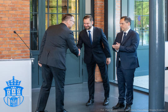 umk_0996.jpg-Miszalski Aleksander, prezydent, Kosek Jakub, korpus konsularny, MUFO, spotkanie