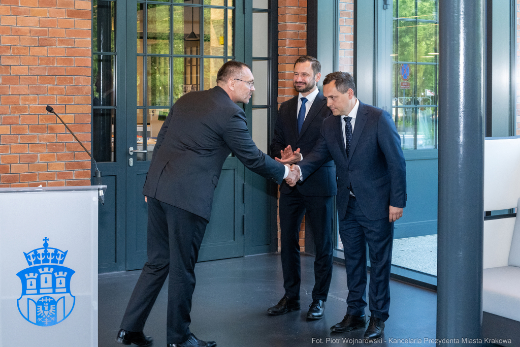 umk_0998.jpg-Miszalski Aleksander, prezydent, Kosek Jakub, korpus konsularny, MUFO, spotkanie  Autor: P. Wojnarowski