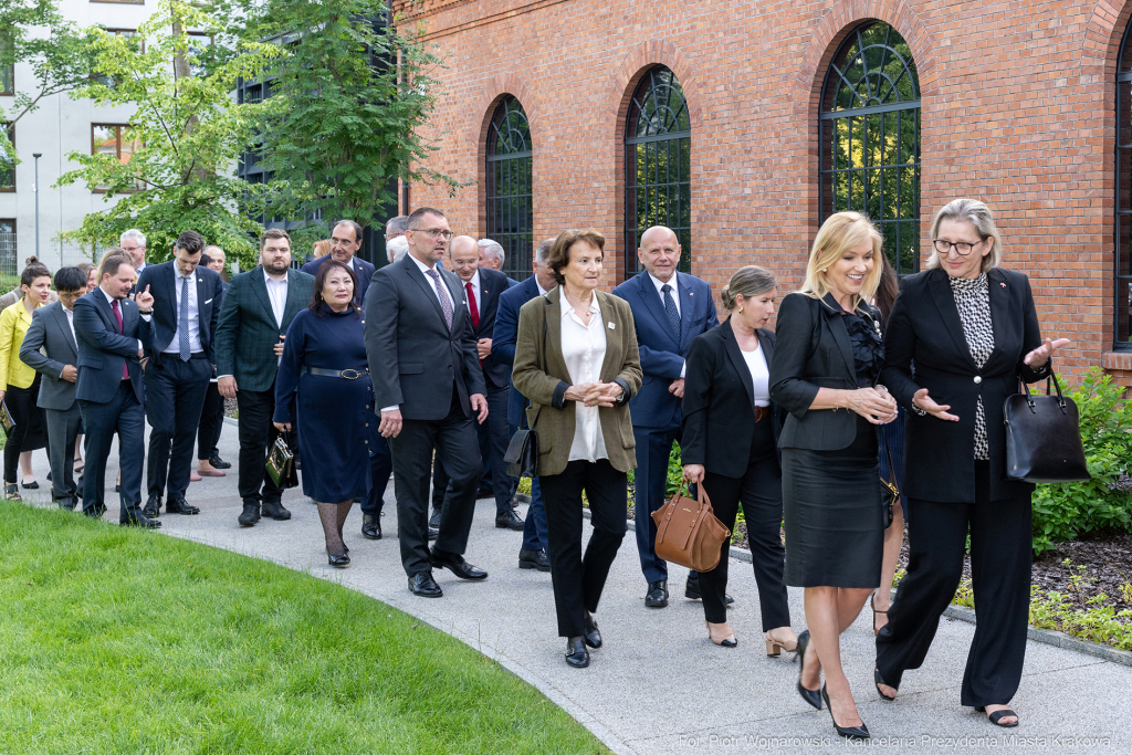 umk_1010.jpg-Miszalski Aleksander, prezydent, Kosek Jakub, korpus konsularny, MUFO, spotkanie  Autor: P. Wojnarowski