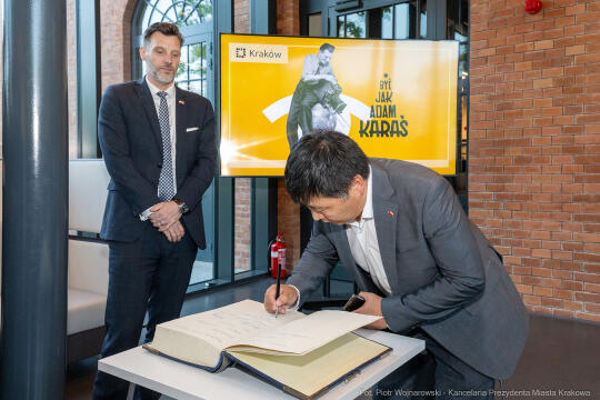 umk_1022.jpg-Miszalski Aleksander, prezydent, Kosek Jakub, korpus konsularny, MUFO, spotkanie