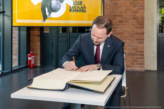 umk_1030.jpg-Miszalski Aleksander, prezydent, Kosek Jakub, korpus konsularny, MUFO, spotkanie