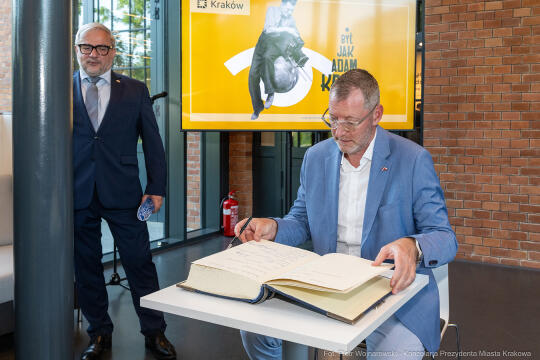 umk_1031.jpg-Miszalski Aleksander, prezydent, Kosek Jakub, korpus konsularny, MUFO, spotkanie