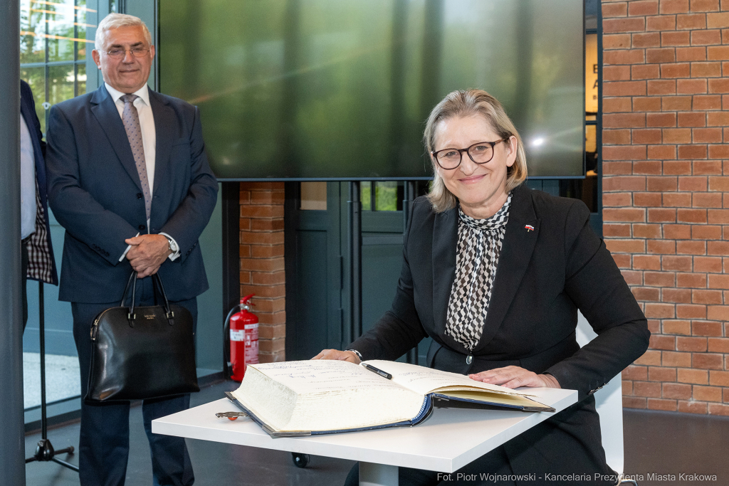 umk_1040.jpg-Miszalski Aleksander, prezydent, Kosek Jakub, korpus konsularny, MUFO, spotkanie  Autor: P. Wojnarowski