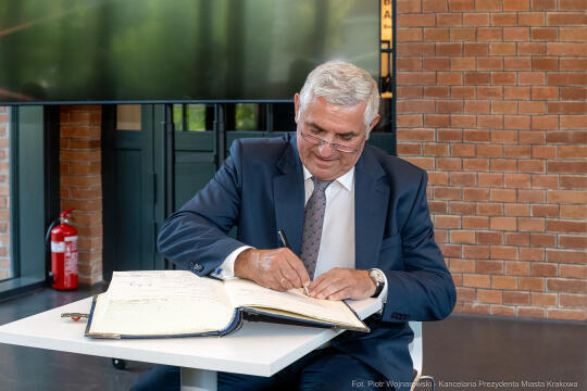 umk_1042.jpg-Miszalski Aleksander, prezydent, Kosek Jakub, korpus konsularny, MUFO, spotkanie