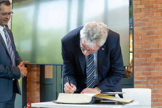 umk_1051.jpg-Miszalski Aleksander, prezydent, Kosek Jakub, korpus konsularny, MUFO, spotkanie