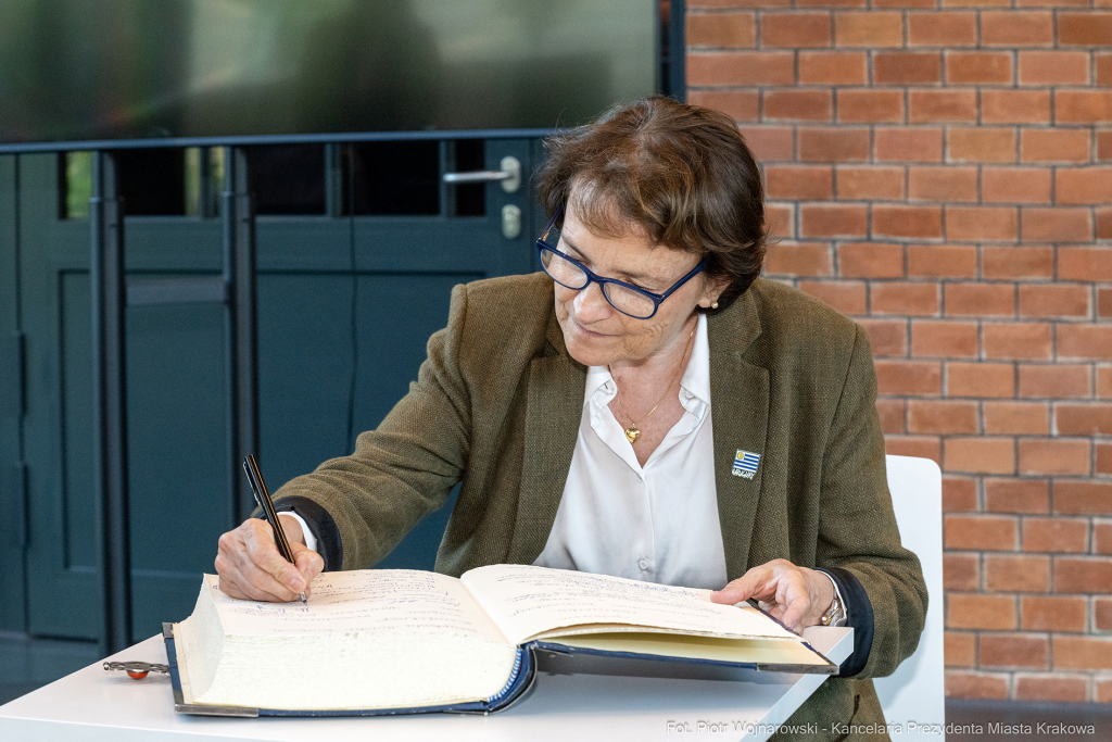 umk_1063.jpg-Miszalski Aleksander, prezydent, Kosek Jakub, korpus konsularny, MUFO, spotkanie  Autor: P. Wojnarowski