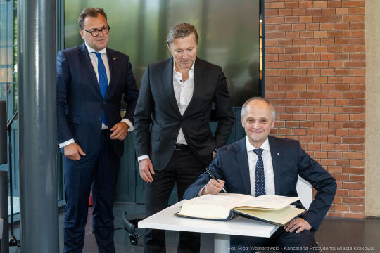 umk_1067.jpg-Miszalski Aleksander, prezydent, Kosek Jakub, korpus konsularny, MUFO, spotkanie