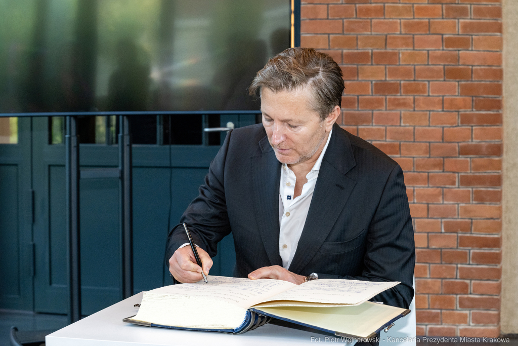 umk_1068.jpg-Miszalski Aleksander, prezydent, Kosek Jakub, korpus konsularny, MUFO, spotkanie  Autor: P. Wojnarowski