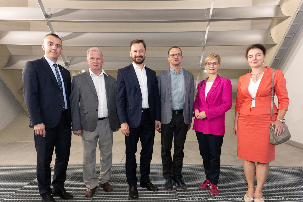 Miszalski, Szarata, Laboratorium Aerodynamiki Środowiskowej Politechniki Krakowskiej, zwiedzanie  Autor: P. Wojnarowski