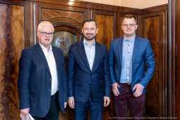 umk_5582.jpg-Miszalski, Hausner, Wojtas, Open Eyes Economy Summit, Rada Programowa, OEES