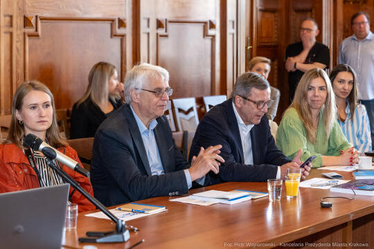 umk_5603.jpg-Miszalski, Hausner, Wojtas, Open Eyes Economy Summit, Rada Programowa, OEES