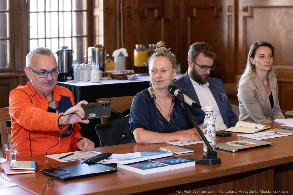 umk_5605.jpg-Miszalski, Hausner, Wojtas, Open Eyes Economy Summit, Rada Programowa, OEES  Autor: P. Wojnarowski