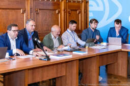 umk_5607.jpg-Miszalski, Hausner, Wojtas, Open Eyes Economy Summit, Rada Programowa, OEES
