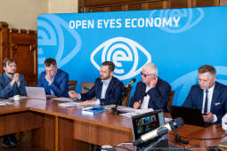 umk_5616.jpg-Miszalski, Hausner, Wojtas, Open Eyes Economy Summit, Rada Programowa, OEES