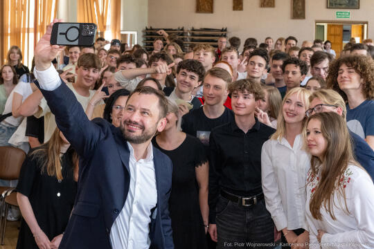 Miszalski, młodzież, debata, VIII LO, 8 Liceum Ogólnokształcące, siatkówka, nowa hala,