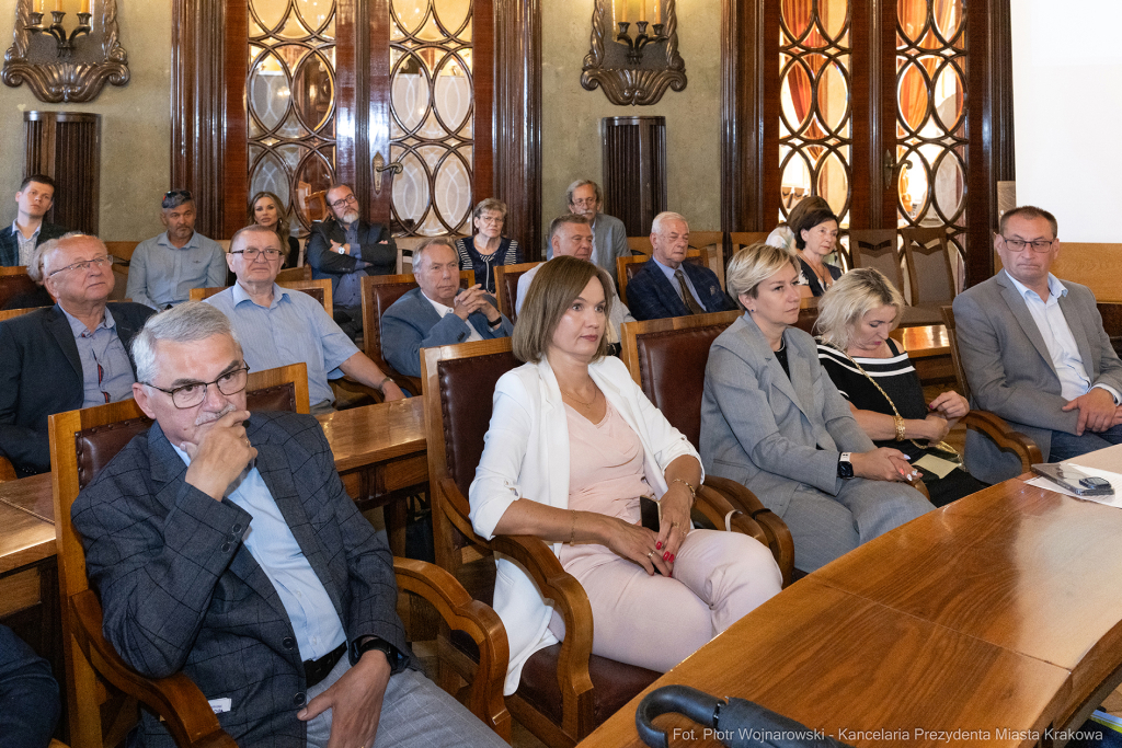 Pióra Biznesu, Krzysztof Karcz, Aleksnder Miszalski, wręczenie, statuetki, dyplomy  Autor: P. Wojnarowski