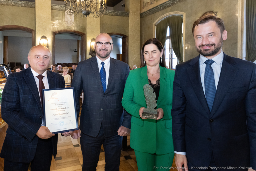 Pióra Biznesu, Krzysztof Karcz, Aleksnder Miszalski, wręczenie, statuetki, dyplomy  Autor: P. Wojnarowski