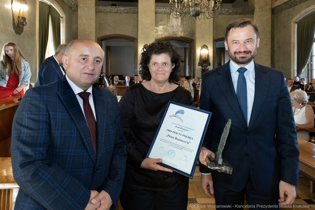 Pióra Biznesu, Krzysztof Karcz, Aleksnder Miszalski, wręczenie, statuetki, dyplomy  Autor: P. Wojnarowski