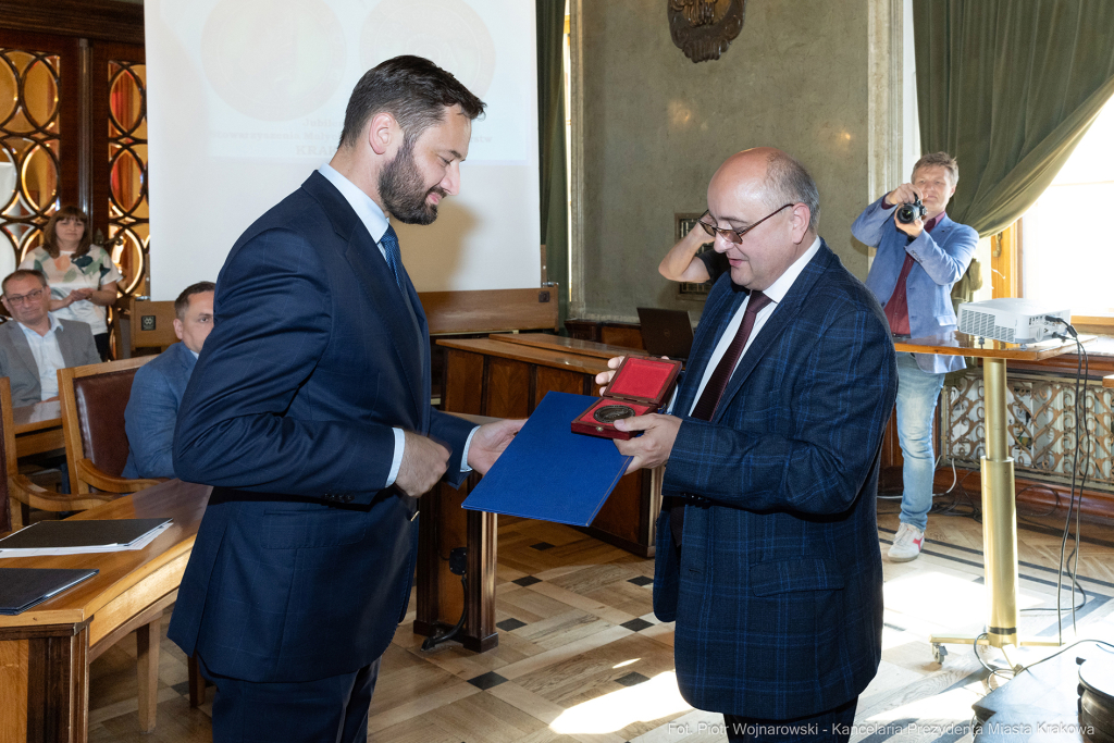 Pióra Biznesu, Krzysztof Karcz, Aleksnder Miszalski, wręczenie, statuetki, dyplomy  Autor: P. Wojnarowski