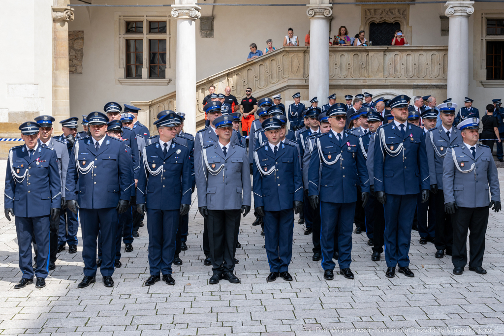 Policja, Święto Policji, Sęk, ślubowanie, Wawel, dziedziniec, Morajko, Smółka, Klęczar, Kuste  Autor: P. Wojnarowski