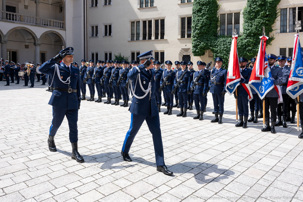 Policja, Święto Policji, Sęk, ślubowanie, Wawel, dziedziniec, Morajko, Smółka, Klęczar, Kuste  Autor: P. Wojnarowski