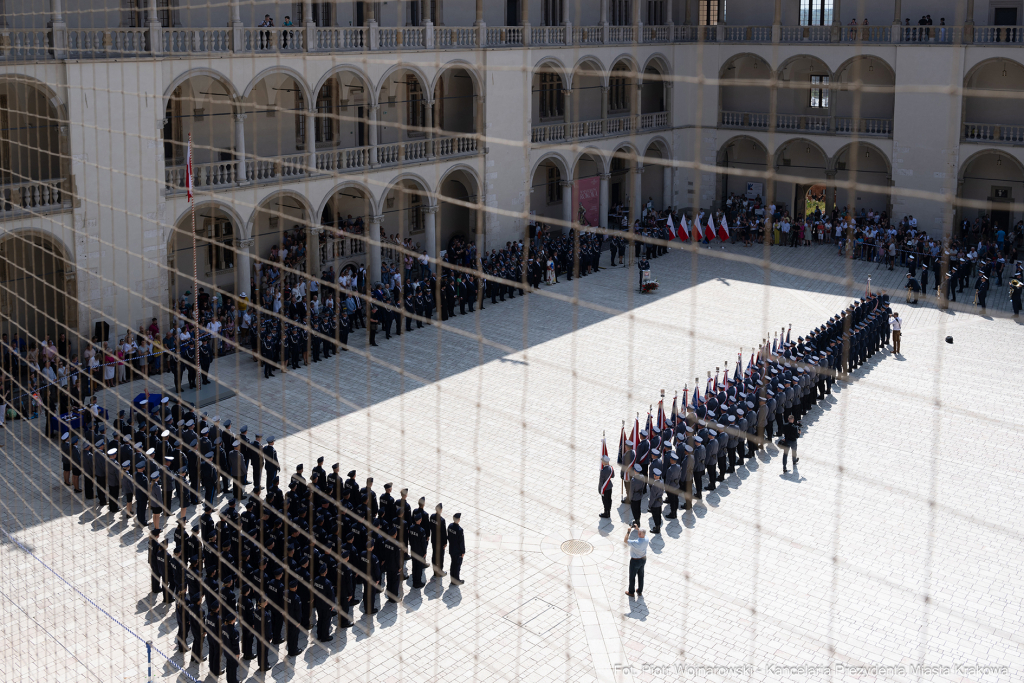 Policja, Święto Policji, Sęk, ślubowanie, Wawel, dziedziniec, Morajko, Smółka, Klęczar, Kuste  Autor: P. Wojnarowski