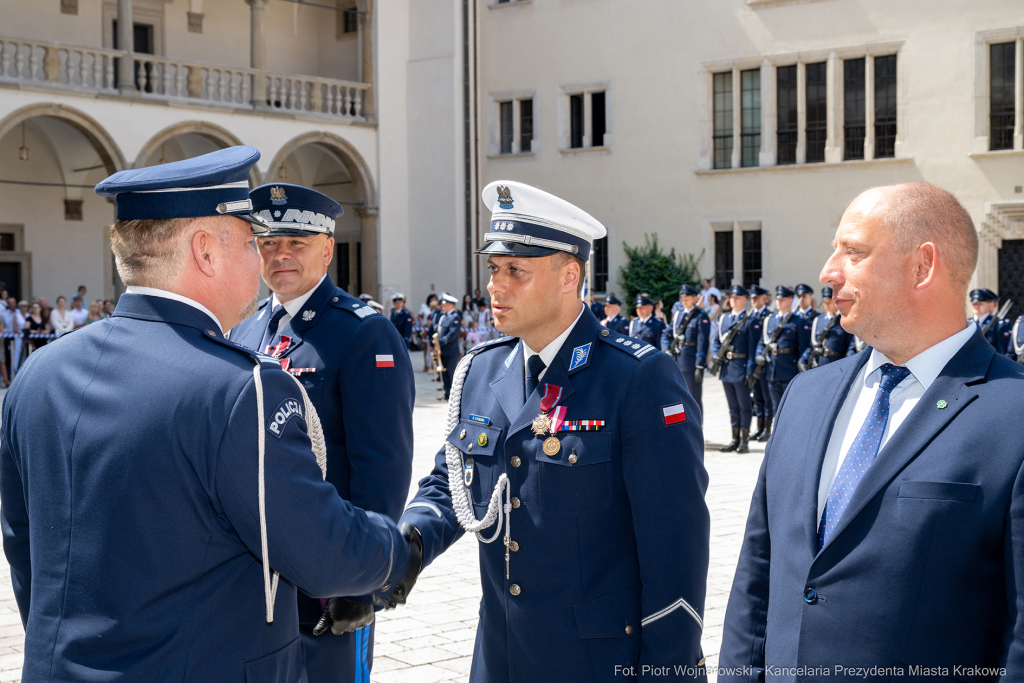 Policja, Święto Policji, Sęk, ślubowanie, Wawel, dziedziniec, Morajko, Smółka, Klęczar, Kuste  Autor: P. Wojnarowski